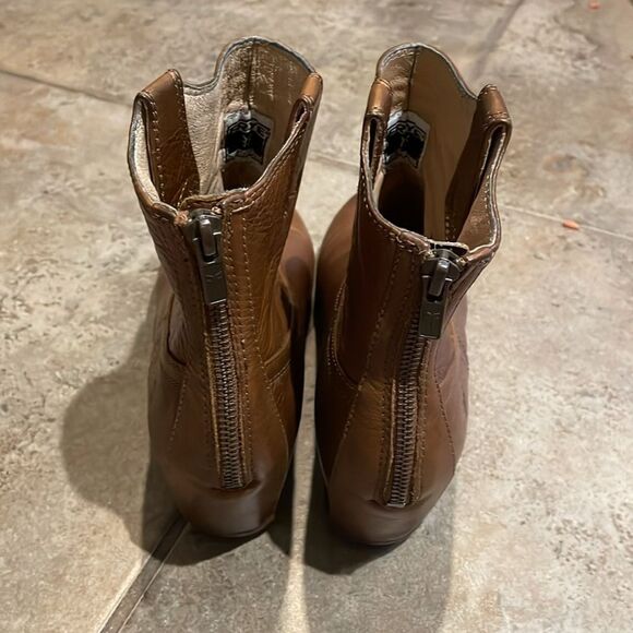 Frye Carson Cognac Brown Leather Hidden Wedge Ankle Boots Womens Size 10 - Picture 5 of 14